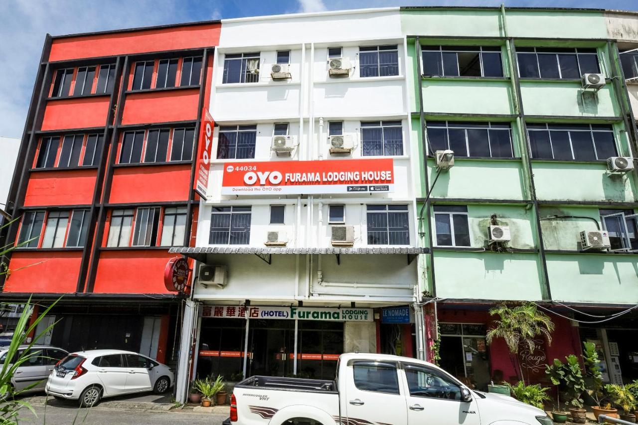 Oyo 44034 Furama Lodging House Kuching Bagian luar foto
