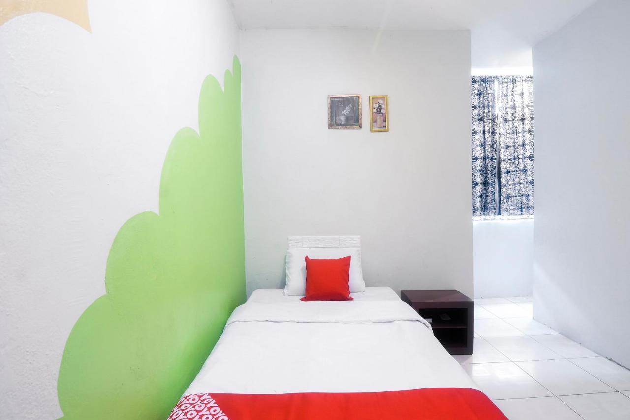 Oyo 44034 Furama Lodging House Kuching Bagian luar foto