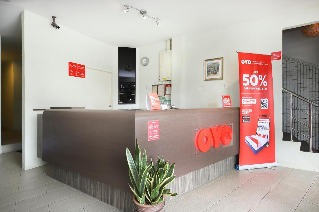 Oyo 44034 Furama Lodging House Kuching Bagian luar foto