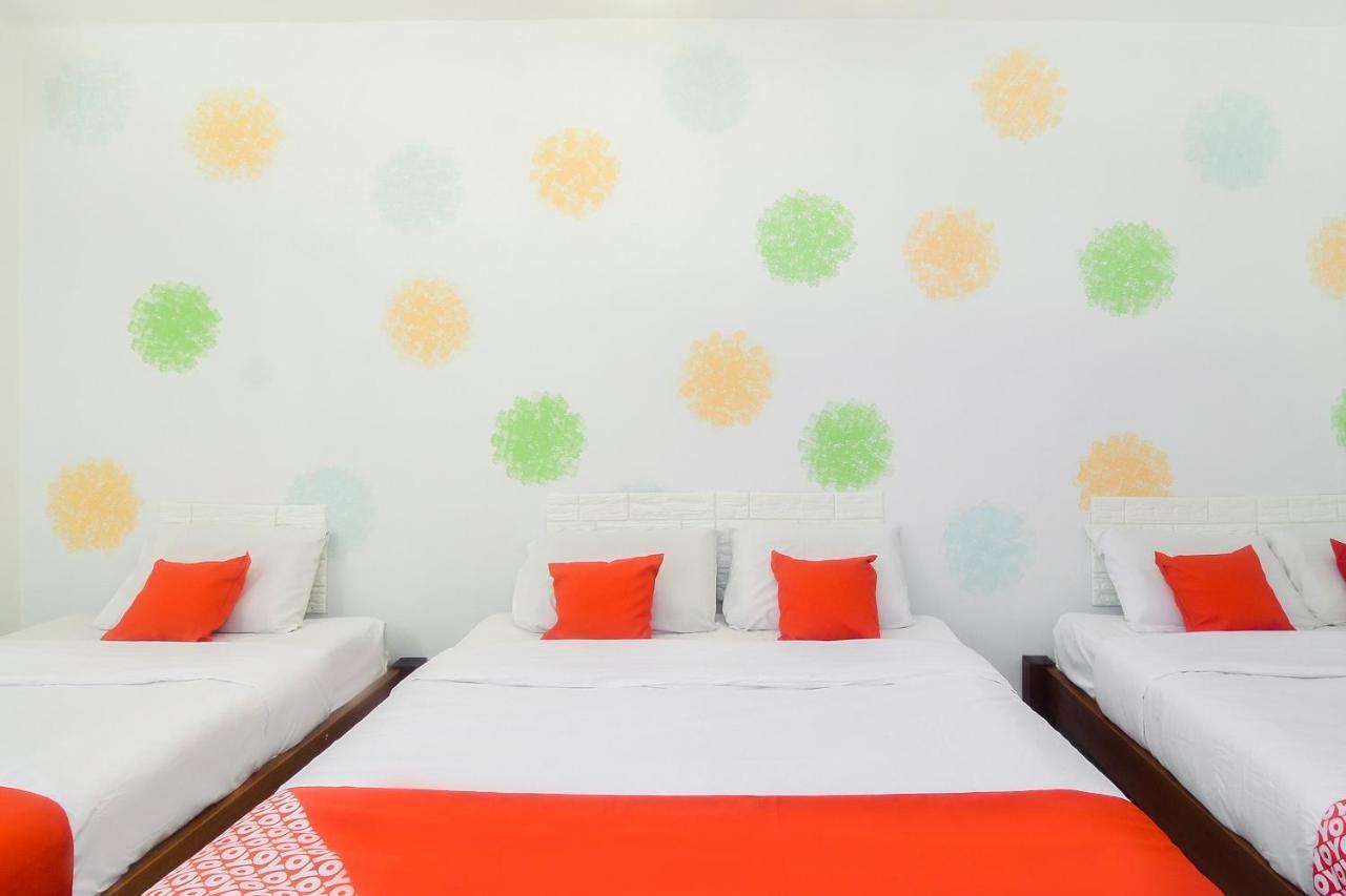Oyo 44034 Furama Lodging House Kuching Bagian luar foto