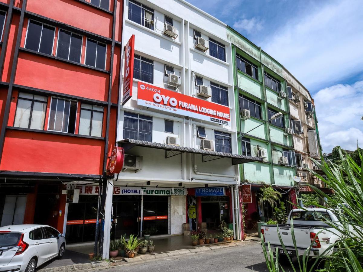 Oyo 44034 Furama Lodging House Kuching Bagian luar foto